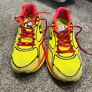 Almost new, euc Newton Gravity 3 men’s running shoes